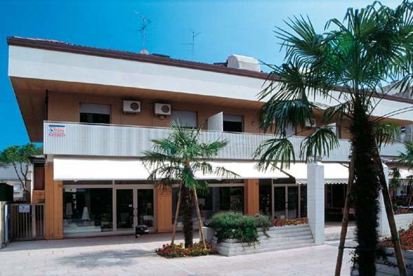 Residenza Canova Lignano Sabbiadoro Exterior foto